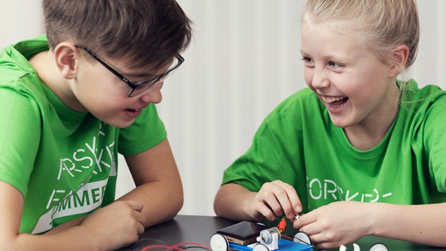 Barna lager sin egen solcellebil