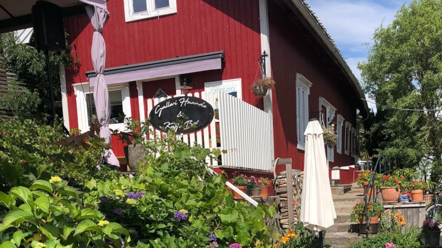 Galleri Haande med frodige omgivelser