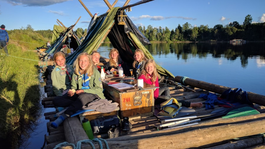 Barn på speidertur