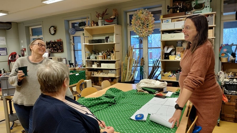 Deltakere på hobby-verksted