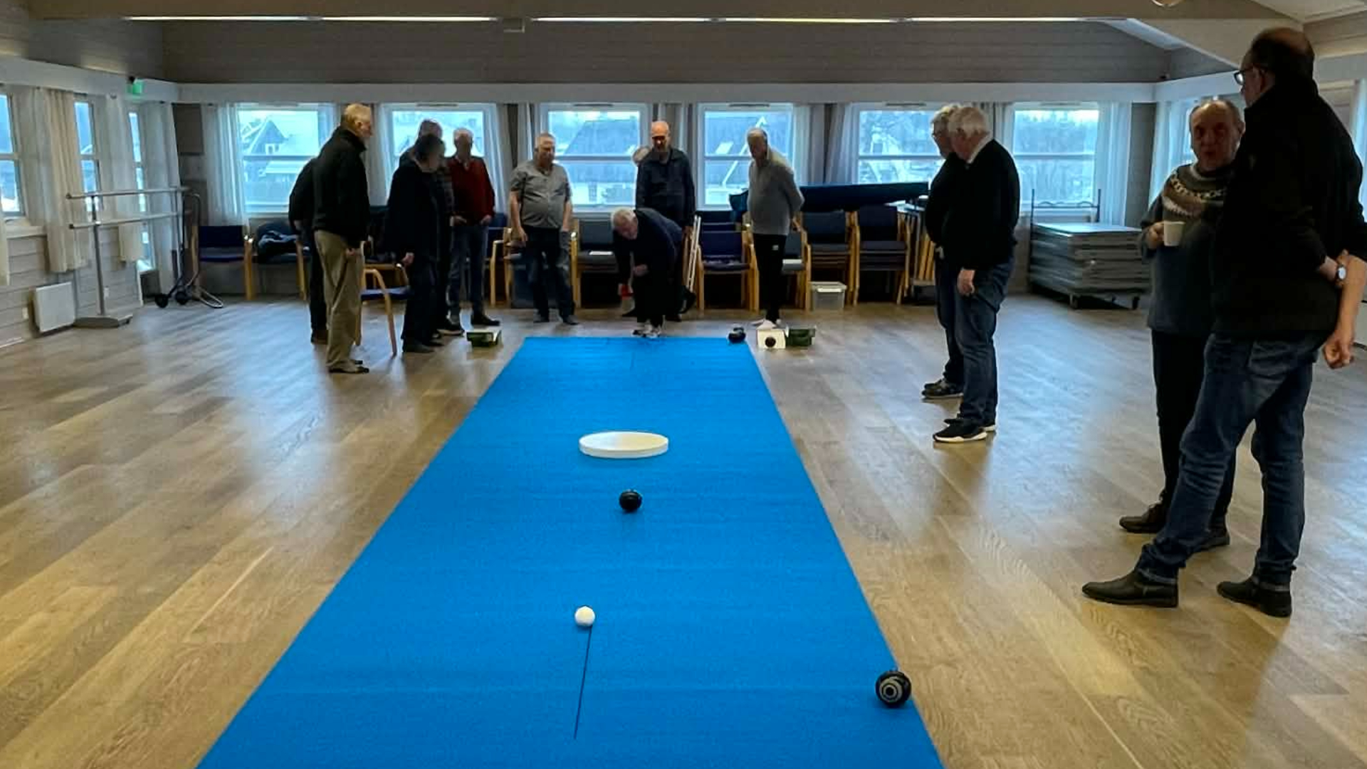 Carpet Bowls medlemmer i aksjon med spillet for første gang