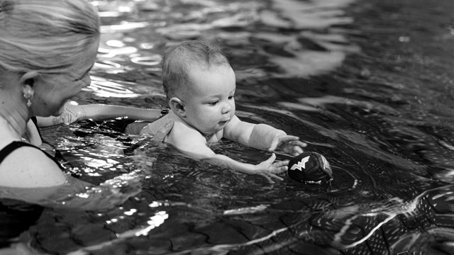 Lær å svømme idrettsbarna - Babysvømming
