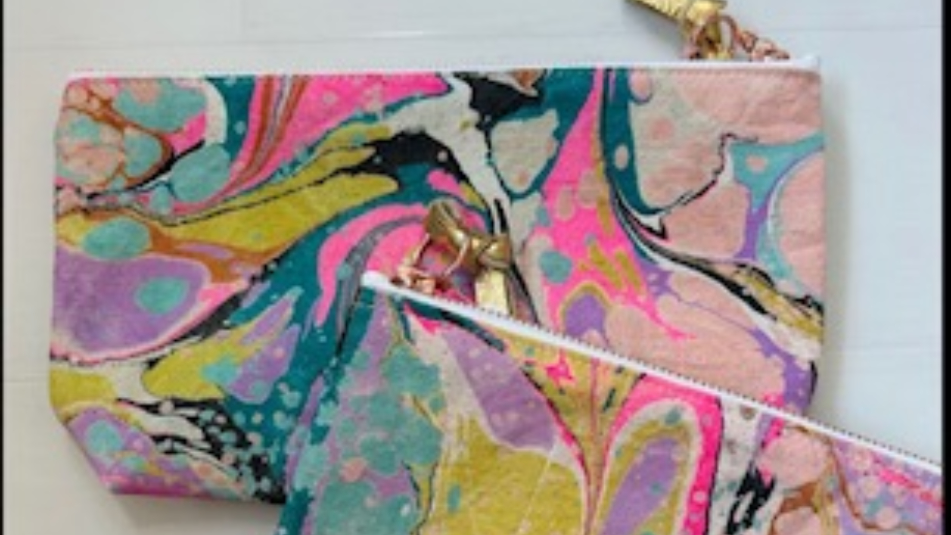 Ebrumaling på toalettmappe