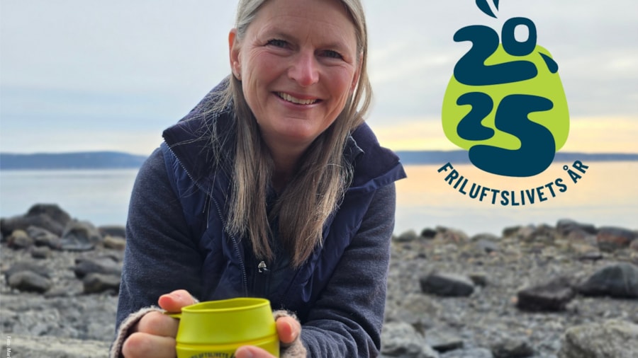 Lene Conradi på tur langs kysten