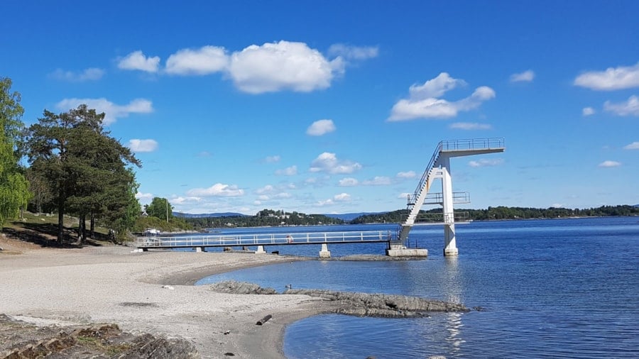 Strand med stupetårn