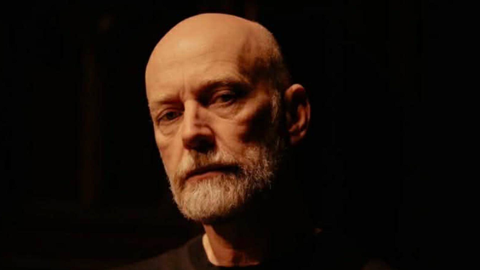 Voksen mann. Pianist. 