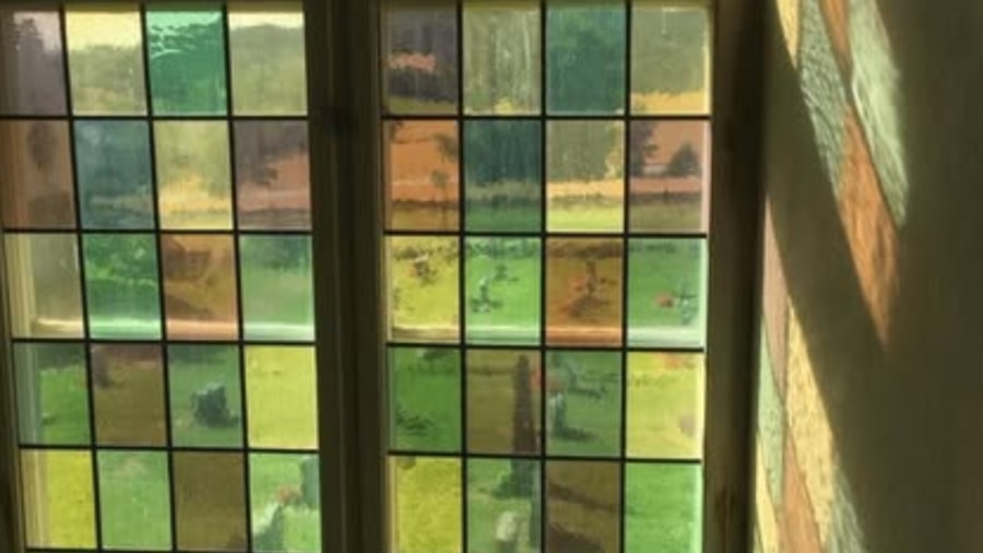 Farget glass i kirke