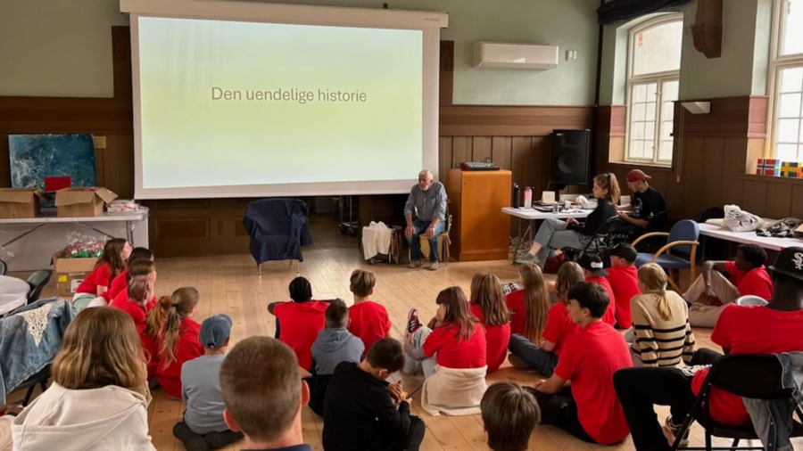 Vi starter hver dag med lesestund med selveste Jan Gustavsen