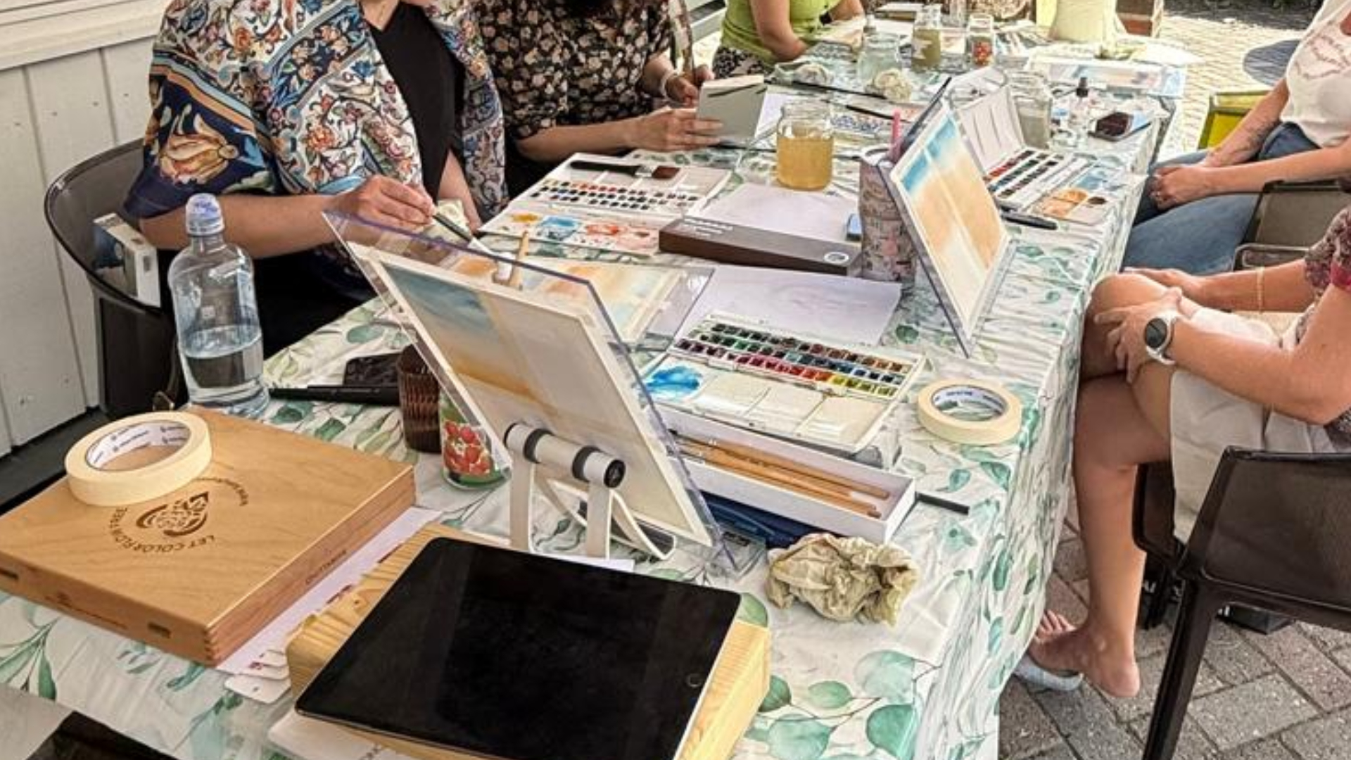 Kurset holdes i et koselig atelier på Borgen, med fokus på skaperglede og læring.