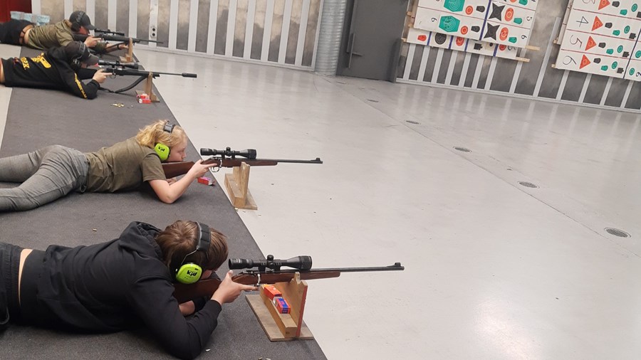 Ungdommer lærer seg sikker våpenhåndtering 