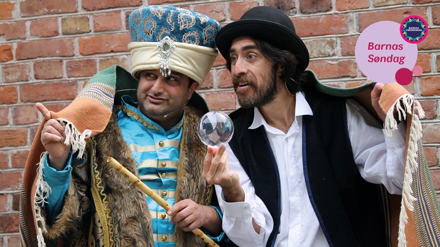 En mann med glasskule og en mann som sultan 